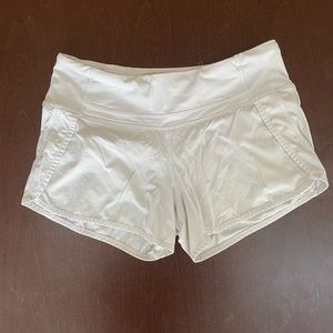 lulu lemon speed up 2.5” shorts low rise